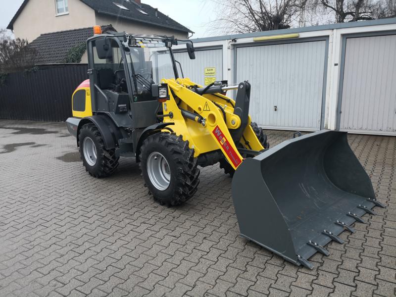 Radlader mit Schaufel