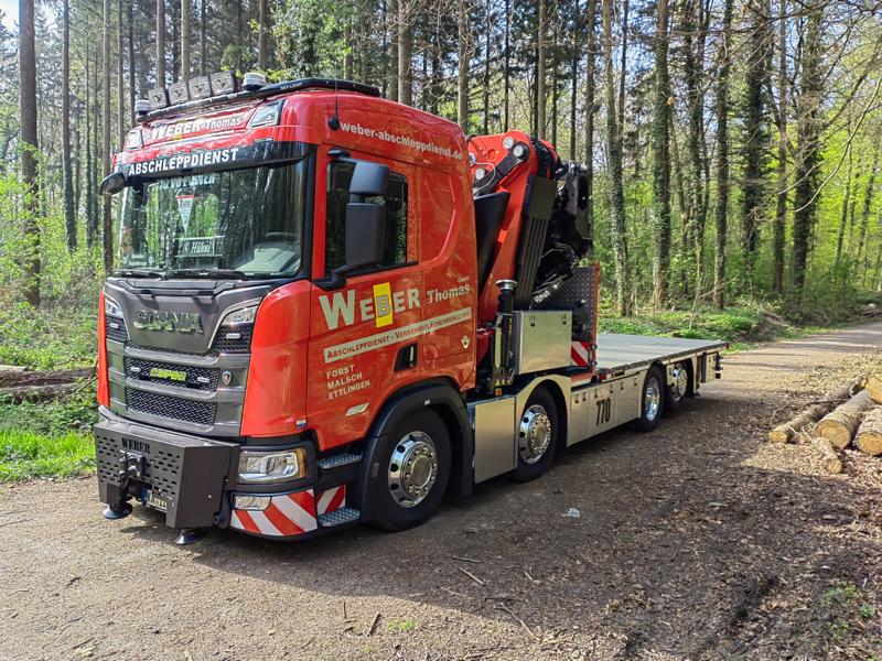 Scania R770 mit Ladekran Effer