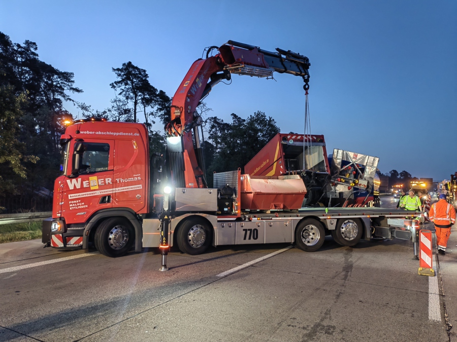 Scania S770 mit Effer 955 Kran