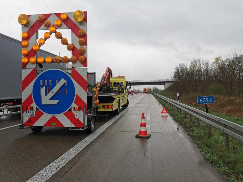 Abgesicherte Einsatzstelle auf der Autobahn